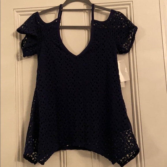 NWT Cold shoulder top - Picture 3 of 4